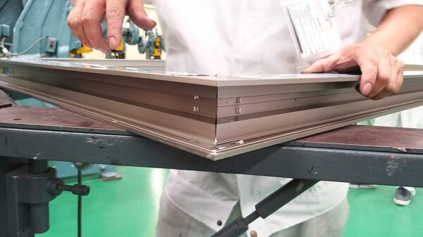 Meticulous corner crimping process for aluminum doors at Long Vân.