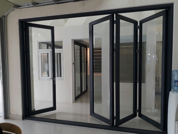 Mẫu 10: Cải thiện hiệu suất năng lượng với cửa xếp lùa hiện đại
