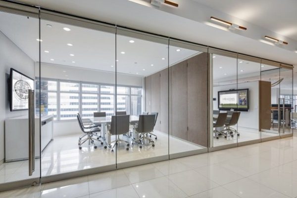 The soundproofing and thermal insulation ability of aluminum glass partitions is very good.